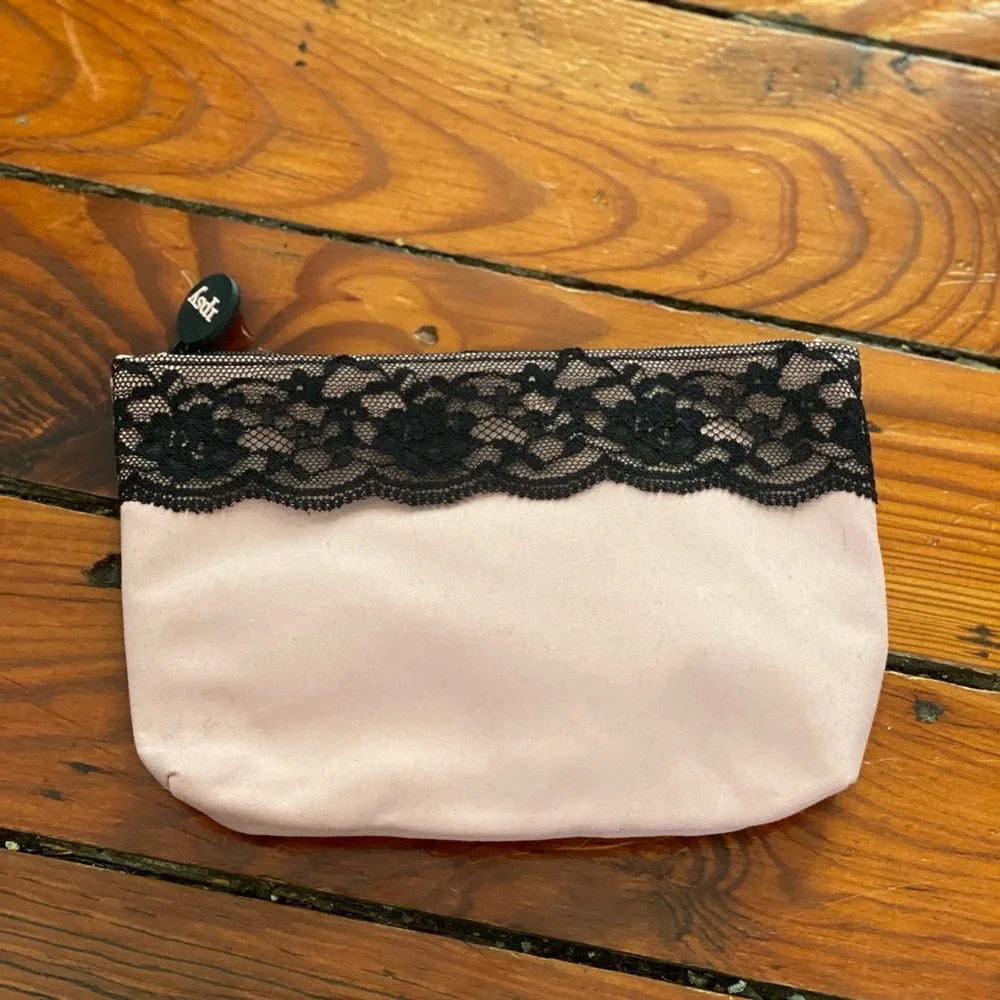 🧩 4/$20 Ipsy Pink with Black Lace Cosmetic Bag NWT